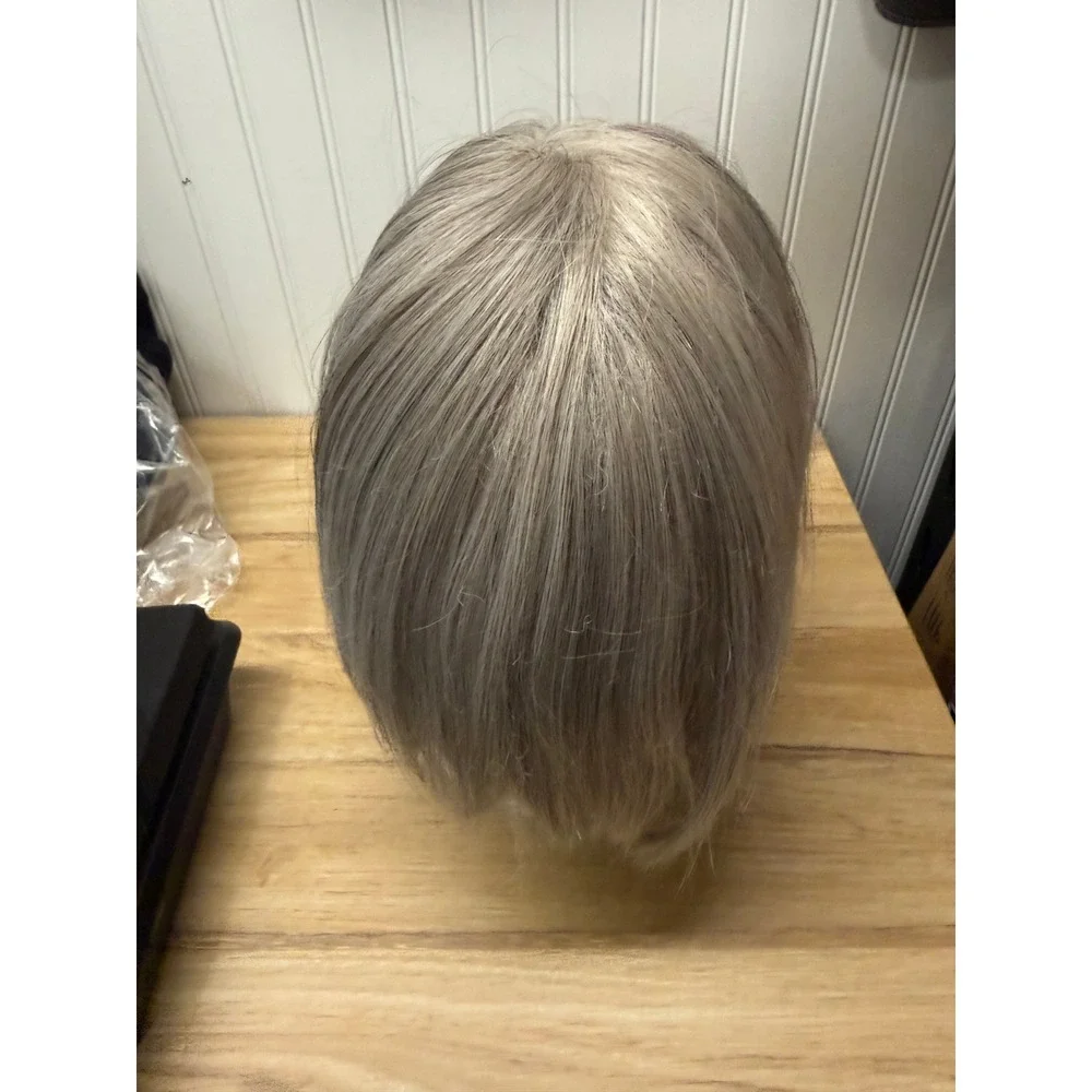 Tony of Beverly Wig Women OS Silver Grey Excellent Short Bob Synthetic Hairpiece